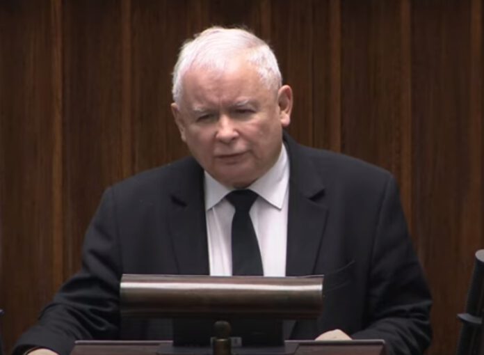 Jarosław-Kaczyński-odchodzi Jarosław Kaczyński