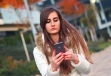 Mobilność i nowe technologie ważniejsze dla młodych ludzi niż posiadanie rzeczy. Dzięki nim zyskują poczucie wolności i niezależności