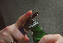 Resort zdrowia chce walczyć z nadmiernym spożyciem alkoholu i planuje ograniczyć reklamę piwa