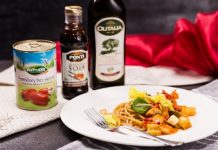Spaghetti pełnoziarniste z warzywami sezonowymi