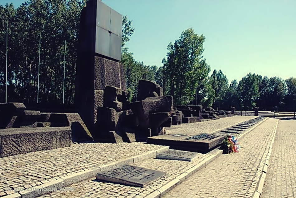 Памятник освенцим. Мемориальный комплекс Аушвиц. Международный памятник жертвам фашизма в Освенциме. Памятник жертвам Холокоста Биркенау. Памятник жертвам Холокоста Освенцим.