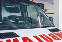 Zarzuty dla policjantów, lekarki i ratownika w sprawie śmierci 19-latka