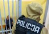 Zabił własną babcię i zaatakował policjantów