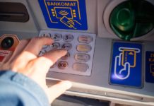 Bankomat, wypłacasz pieniądze?